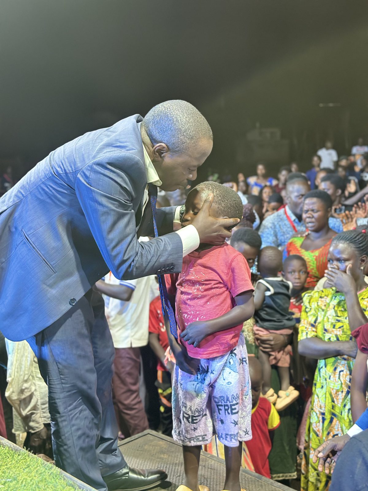 Worship at the Kiboga crusade